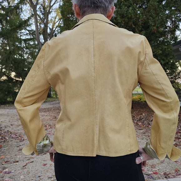 Armani Collezioni XL Leather - Picture 15 of 15